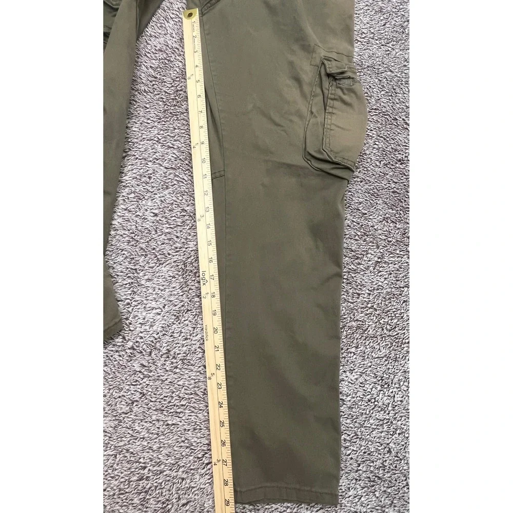 Wrangler Men's 33x30 Olive Green Cargo Work Pants Regular Taper Utility Stretch